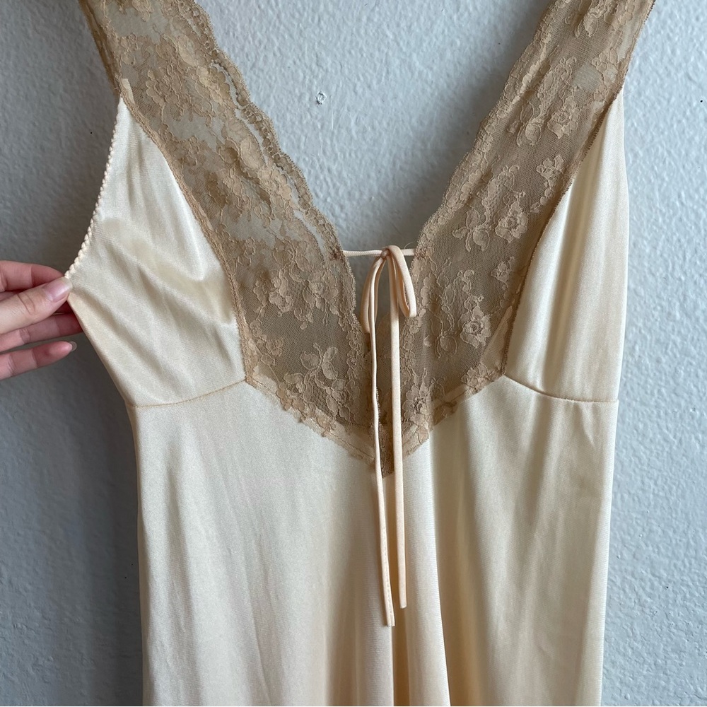 Vintage 1970s Lace-Trim Long Chemise Nightgown in Champagne - Picture 2 of 12